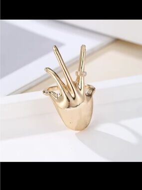 Hand Ring, Adjustable. Gold Tone